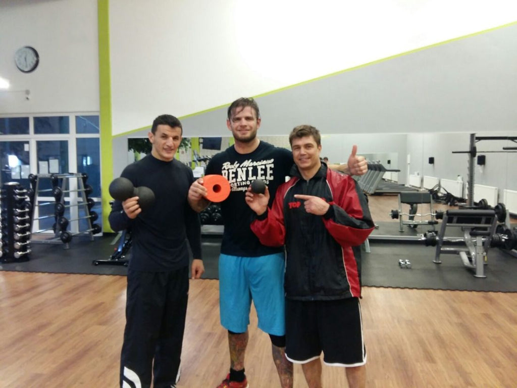 BOXING: ROLLING IN THE RING